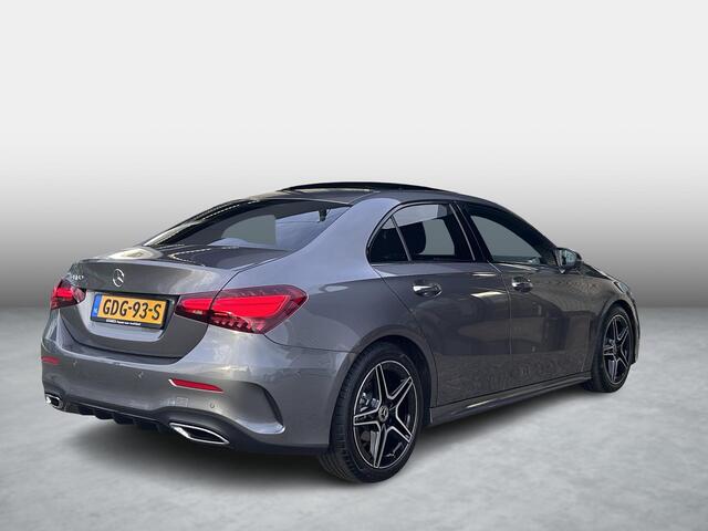 Mercedes-Benz A-KLASSE 180 Star Edition AMG Line | Panoramadak | Stoelverwarming | Cruise Control