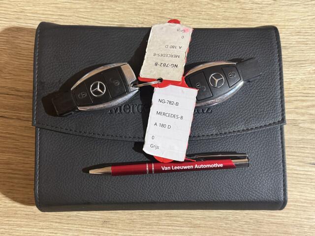 Mercedes-Benz A-KLASSE 180 d Lease Edition Plus | Navi | Half leder | Cruise