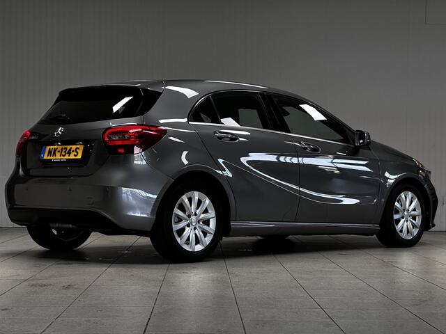 Mercedes-Benz A-KLASSE 180 d Lease Edition/ Facelift!/ Automaat/ PDC V+A/ Half-Leder/ Apple + Android/ Zwarte-Hemel/ Navi/ Airco/ Cruise/ Dode-Hoek DET./ Multi. LEDER. Stuur/ 16'' LMV/ Dagrijverl.