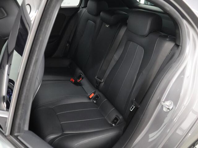 Mercedes-Benz A-KLASSE 180 Business Line | Apple carplay | Widescreen | Achteruitrijcamera | LED | Stoelverwarming |