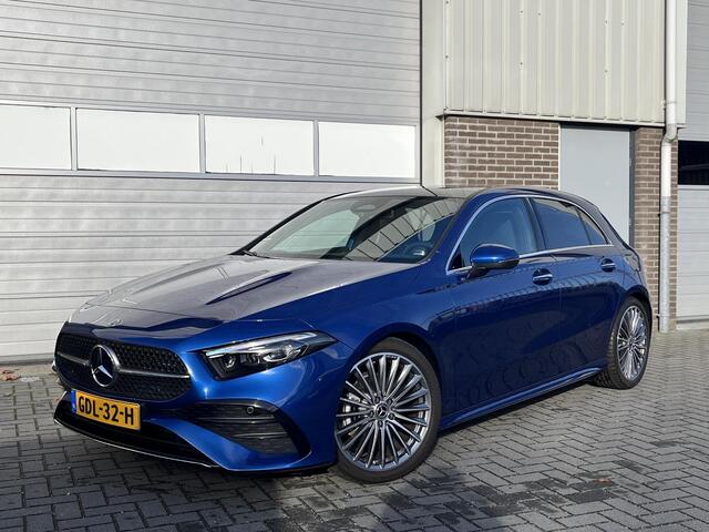 Mercedes-Benz A-KLASSE 180 Star Edition AMG | Panoramadak | Winter Pakket | Dodehoekassistent | MULTIBEAM LED Koplampen | Donkergetint Glas Achter | Stoelverwarming | Stuurverwarming | Sfeerverlichting | Elektrisch Inklapbare Buitenspiegels | Achteruitrijcamera | Parkeersensore