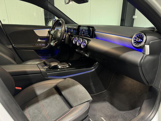 Mercedes-Benz A-KLASSE 250 e AMG Aut. | panorama | sfeer | trekhaak | multibeam led |