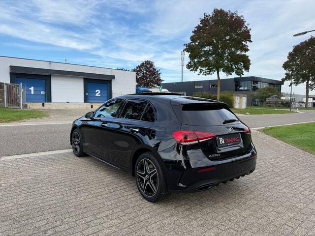 Mercedes-Benz A-KLASSE 250e AMG Pano Multibeam 360 Camera