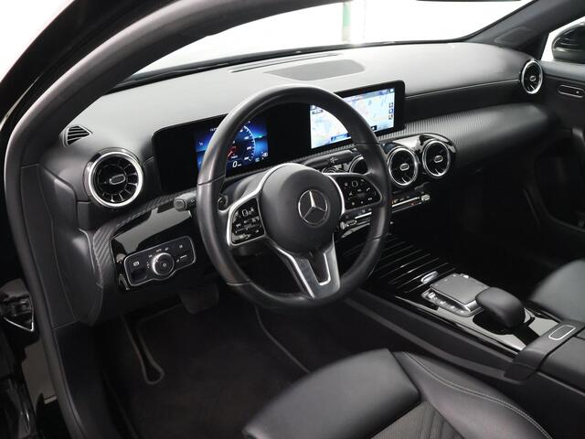 Mercedes-Benz A-KLASSE 180 Business Solution Luxury | Stoelverwarming | Achteruitrijcamera | Sfeerverlichting |