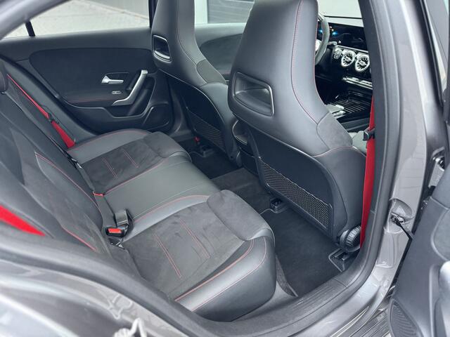 Mercedes-Benz A-KLASSE AMG 35 4MATIC | Panorama | Multibeam | Performance Stuur | Sfeer | 19"