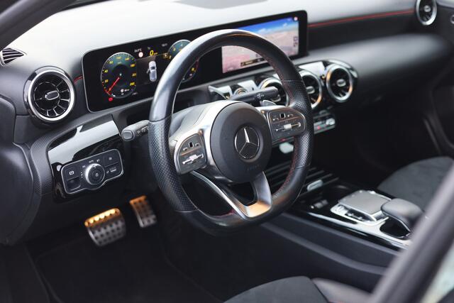 Mercedes-Benz A-KLASSE 180 AUTOMAAT | AMG | NAVI | CAMERA | 19 INCH