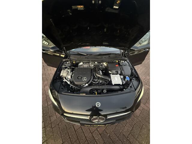Mercedes-Benz A-KLASSE 200 Launch Edition Premium AMG-Line automaat panoramadak navigatie climate ctr cruise ctr leder keyless-go lmv 18 inch dealer onderhouden