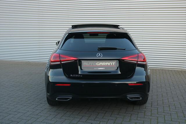 Mercedes-Benz A-KLASSE 250 e AMG Pakket AMG NightPakket (Panoramadak Sportleder/Memory Widescreen M-Bux Camera Keyless Multibeam PrivacyGlass Pdc V+A)