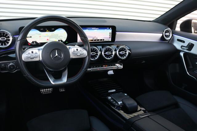 Mercedes-Benz A-KLASSE 250 e AMG Pakket AMG NightPakket (Panoramadak Sportleder/Memory Widescreen M-Bux Camera Keyless Multibeam PrivacyGlass Pdc V+A)