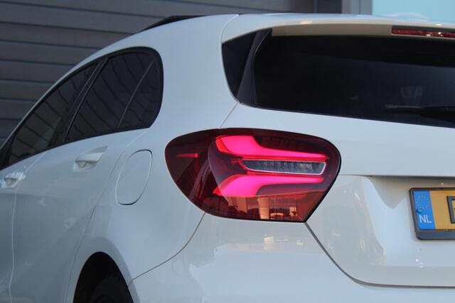 Mercedes-Benz A-KLASSE 180 Ambition AMG LINE | Panorama-dak | Carpay & Android Auto | Camera | Sfeerverlichting