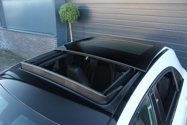 Mercedes-Benz A-KLASSE 180 Ambition AMG LINE | Panorama-dak | Carpay & Android Auto | Camera | Sfeerverlichting