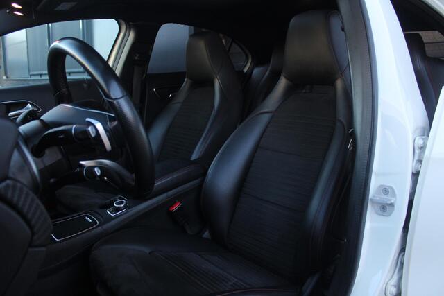 Mercedes-Benz A-KLASSE 180 Ambition AMG LINE | Panorama-dak | Carpay & Android Auto | Camera | Sfeerverlichting