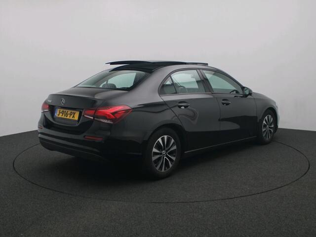 Mercedes-Benz A-KLASSE 180 Business Solution Panorama Schuif-Kanteldak | Achteruitrijcamera | Ledkoplampen | Licht- en zicht pakket | Spiegelpakket. Inclusief 24 maanden Mercedes-Benz Certified garantie voor Europa.
