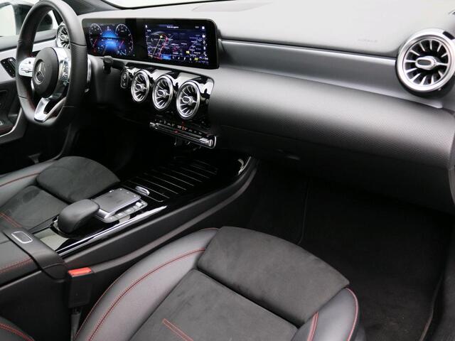 Mercedes-Benz A-KLASSE 180 Business Solution AMG AMG Line | Night Pakket | Panorama Schuif-Kanteldak |Sfeerverlichting | Ledkoplampen | Memory Voorstoelen | Achteruitrijcamera. Inclusief 24 maanden Mercedes-Benz Certified garantie voor Europa.