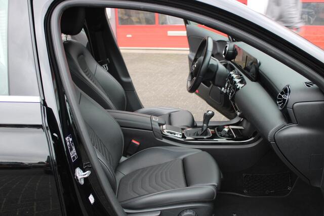 Mercedes-Benz A-KLASSE 180 Style Clima/Camera/Dealer onderhoud Incl Garantie!