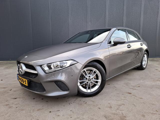 Mercedes-Benz A-KLASSE 200 AUTOMAAT 164 PK Business Solution 1e EIGENAAR WIDESCREEN CAMERA VIRTUAL COCKPIT ADAPT CRUISE NAVI PARK ASSIST HALF LEER LED ECC