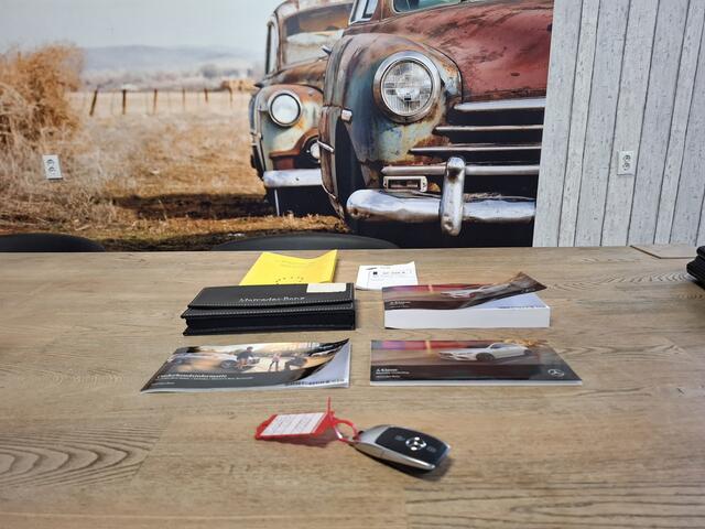 Mercedes-Benz A-KLASSE 200 AUTOMAAT 164 PK Business Solution 1e EIGENAAR WIDESCREEN CAMERA VIRTUAL COCKPIT ADAPT CRUISE NAVI PARK ASSIST HALF LEER LED ECC