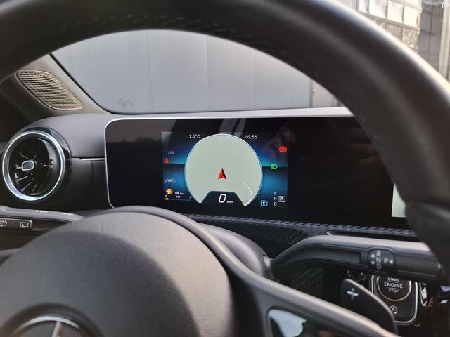 Mercedes-Benz A-KLASSE 200 AUTOMAAT 164 PK Business Solution 1e EIGENAAR WIDESCREEN CAMERA VIRTUAL COCKPIT ADAPT CRUISE NAVI PARK ASSIST HALF LEER LED ECC