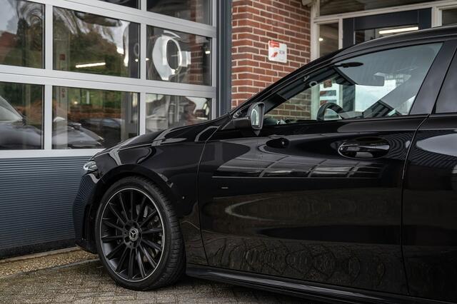 Mercedes-Benz A-KLASSE 220 4MATIC Premium Plus | Nightpakket | AMG-Line | Panorama | Burmeister | Sfeerverlichting | Multibeam LED | Camera | 19' inch |