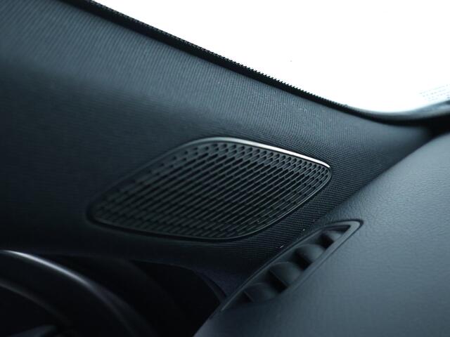 Mercedes-Benz A-KLASSE 180 Style Advantage | Trekhaak | Parkeerpakket met Camera | Navigatie | Cruise Controle | Inclusief 12 Maanden Garantie