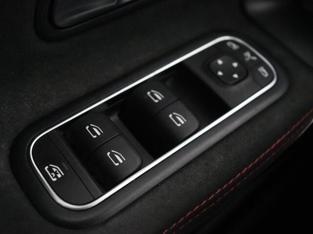 Mercedes-Benz A-KLASSE 250e AMG Limited | Carplay | Stoelverwarming | Leder/Alcantara | Widescreen | Sfeerverlichting | Navigatie | Camera | Full LED | Park Assist | PHEV | Plug In