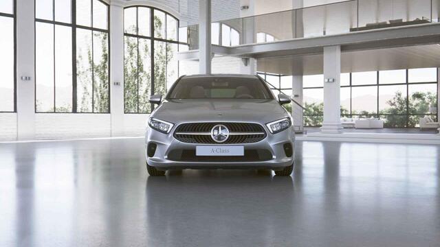 Mercedes-Benz A-KLASSE 180 Luxury Line | Distronic | Getin glas | Stoelverwarming | Achteruitrijcamera | Apple Carplay |