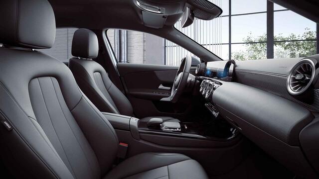 Mercedes-Benz A-KLASSE 180 Luxury Line | Distronic | Getin glas | Stoelverwarming | Achteruitrijcamera | Apple Carplay |