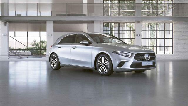 Mercedes-Benz A-KLASSE 180 Luxury Line | Distronic | Getin glas | Stoelverwarming | Achteruitrijcamera | Apple Carplay |