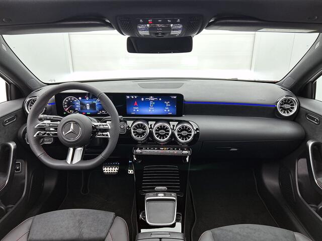 Mercedes-Benz A-KLASSE 250 e Business Solution AMG | Nightpakket | Smartphone-integratie | Multibeam LED | Panoramaschuifdak | Stoelverwarming voor | Extra USB-poorten | KEYLESS GO |