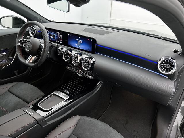 Mercedes-Benz A-KLASSE 250 e Business Solution AMG | Nightpakket | Smartphone integratie | Panoramaschuifdak | Multibeam LED | Stoelverwarming voor | Parkeerpakket met achteruitrijcamera | KEYLESS GO |