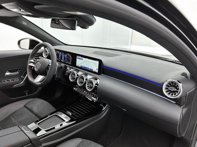 Mercedes-Benz A-KLASSE 250 e Business Solution AMG | Nightpakket | Advanced sound system | Dodehoekassistent | Panoramaschuifdak | Smartphone-integratie | MULTIBEAM LED | KEYLESS GO |