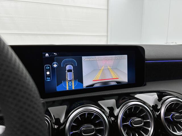 Mercedes-Benz A-KLASSE 250 e Business Solution AMG | Nightpakket | Advanced sound system | Dodehoekassistent | Panoramaschuifdak | Smartphone-integratie | MULTIBEAM LED | KEYLESS GO |