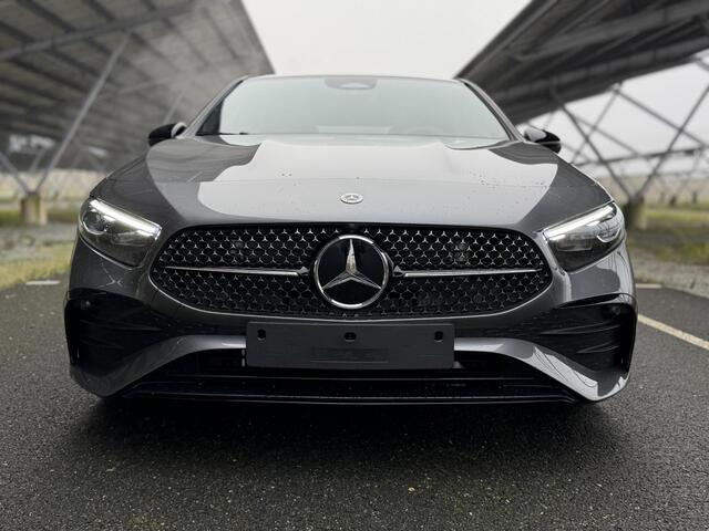 Mercedes-Benz A-KLASSE 180 Business Solution AMG | Night | Panoramaschuifdak | Sfeerverlichting | Achteruitrijcamera | MULTIBEAM LED | Stoelverwarming |