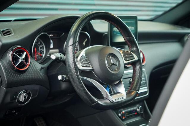 Mercedes-Benz A-KLASSE AMG 45 4MATIC / Pano / Sportuitlaat / Sterrenhemel