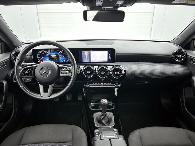 Mercedes-Benz A-KLASSE 160 Business Solution | Parkeerpakket met Camera | Ledkoplampen | Navigatie | Stoelverwarming | Inclusief 24 maanden Mercedes-Benz Certified garantie voor Europa.