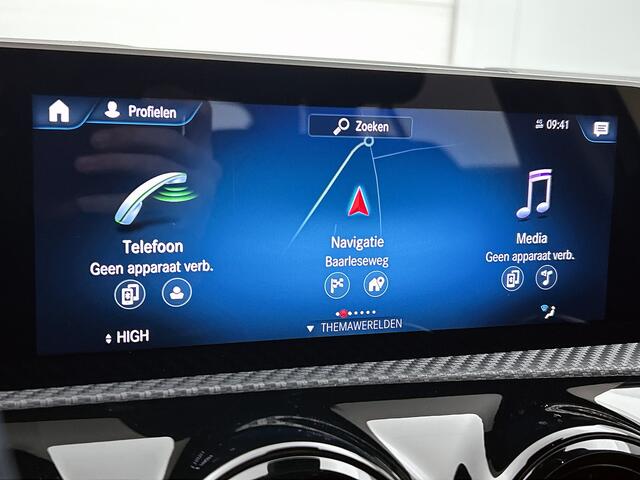 Mercedes-Benz A-KLASSE 160 Business Solution | Parkeerpakket met Camera | Ledkoplampen | Navigatie | Stoelverwarming | Inclusief 24 maanden Mercedes-Benz Certified garantie voor Europa.