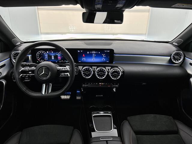 Mercedes-Benz A-KLASSE 180 AMG Nightpakket | Burmester® | Memory | Dode Hoek Ass | Sfeerverlichting | Stuur- en Stoelverwarming | Inclusief 24 maanden Mercedes-Benz Certified garantie voor Europa.