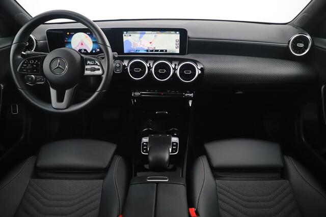 Mercedes-Benz A-KLASSE 180 d Business Solution Automaat Half Leder Sportstoelen Widescreen Navigatie Carplay Android Clima Cruise Achteruitrijcamera Getint Glas