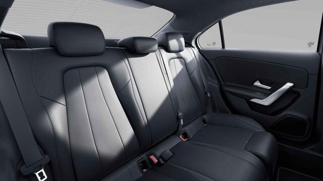 Mercedes-Benz A-KLASSE 180 Business Line | Stoelverwarming | Sfeerverlichting | Getint glas |