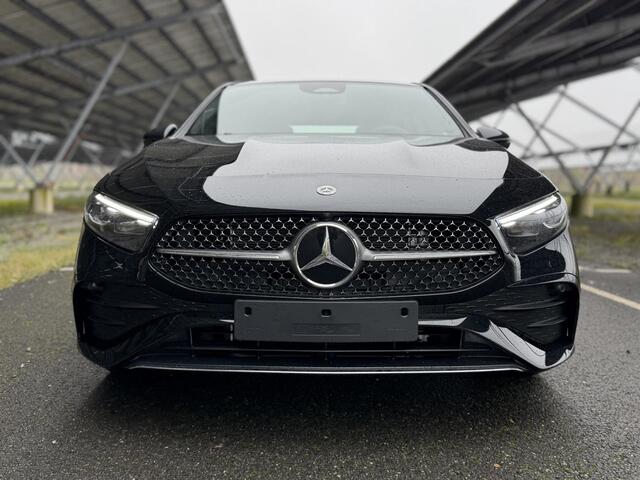 Mercedes-Benz A-KLASSE 250e Business Solution AMG | Panoramaschuifdak | Stoelverwarming | Achteruitrijcamera | MULTIBEAM LED |