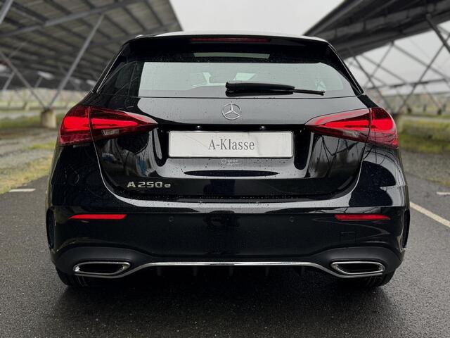 Mercedes-Benz A-KLASSE 250e Business Solution AMG | Panoramaschuifdak | Stoelverwarming | Achteruitrijcamera | MULTIBEAM LED |