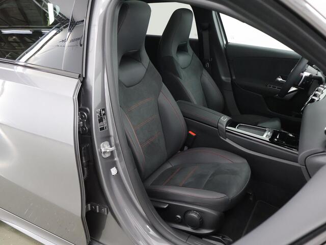 Mercedes-Benz A-KLASSE 180 Business Solution AMG | Elektrisch bedienbaar panorama-dak | Achteruitrijcamera | 19inch Multispaak velgen | Mulitbeam koplampen