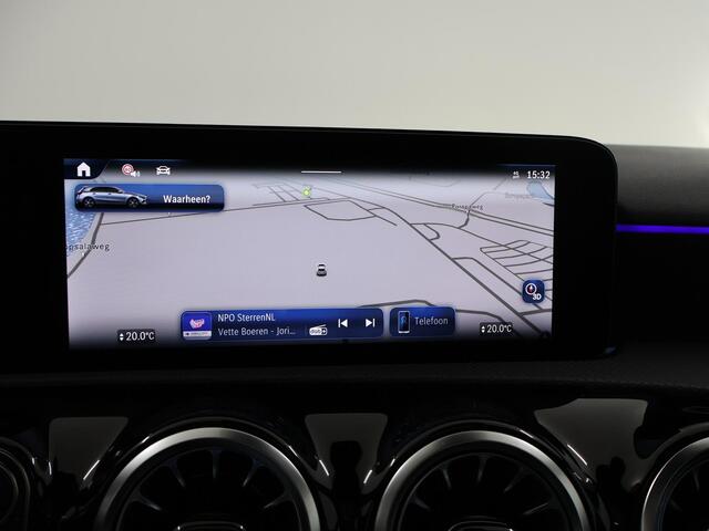 Mercedes-Benz A-KLASSE 180 Business Solution AMG | Elektrisch bedienbaar panorama-dak | Achteruitrijcamera | 19inch Multispaak velgen | Mulitbeam koplampen