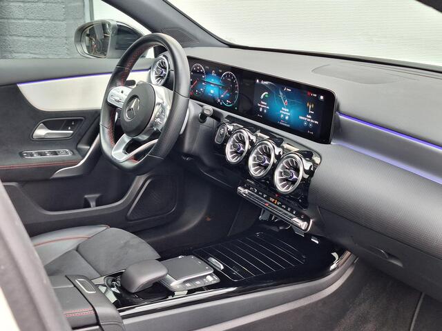 Mercedes-Benz A-KLASSE 250 e AMG Line | Panoramadak | Night pakket | Achteruitrijcamera | Sfeerverlichting | Multibeam LED | Keyless-GO