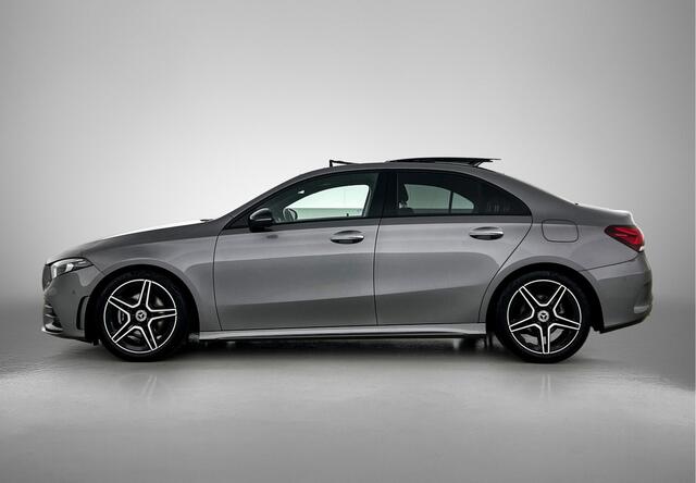 Mercedes-Benz A-KLASSE 180 AMG Line | Achteruitrijcamera | Sfeerverlichting | Panoramadak | Navigatie | Stoelverwarming | 24 maanden certified garantie