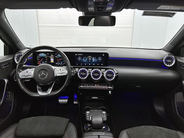 Mercedes-Benz A-KLASSE 180 AMG Line | Achteruitrijcamera | Sfeerverlichting | Panoramadak | Navigatie | Stoelverwarming | 24 maanden certified garantie