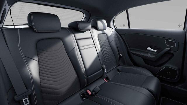 Mercedes-Benz A-KLASSE 180 Star Edition Luxury Line | Panoramadak | Burmester | Multibeam | Camera | Sfeerverlichting | Automaat