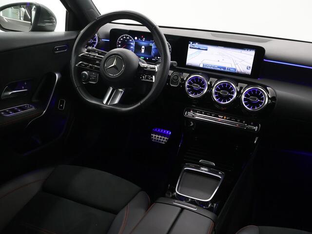Mercedes-Benz A-KLASSE 250 e AMG Line | Panoramadak | Sfeerverlichting | Stoelverwarming |
