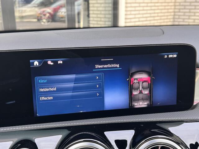 Mercedes-Benz A-KLASSE 180 Star Edition AMG Line | Panoramadak | Stoelverwarming | Cruise Control