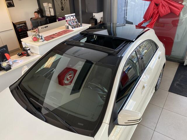 Mercedes-Benz A-KLASSE 180 Business Solution AMG,Automaat,Panoramadak,Navigatie,Achteruitrijcamera,Climate&Cruiscontrol,Spraakbediening,Trekhaak,Sport Interieur,Leder/Stof Bekleding,18 Inch Lmv